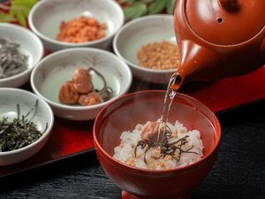 【夜鳴き茶漬け】セルフサービスで毎日提供通!※なくなり次第終了