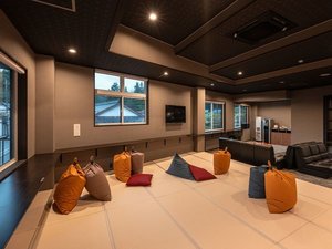 【ラウンジ】足をのばしてゆったりとお過ごし頂けます。