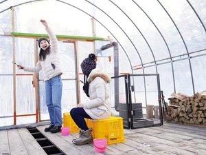 【わかさぎ釣り】初めての方でも手軽に挑戦できる大沼の冬の風物詩。