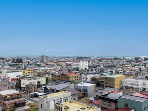 晴れた日には、弘前の街並みとそびえる山並みをご覧いただけます。