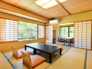 【禁煙】花かんむり/温泉露天風呂付客室 ワーケーション兼ダイニングテーブルをご用意しております