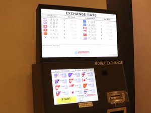 海外からのお客様にも安心してご利用いただけるよう、5階ロビーに外貨両替機を設置しております。