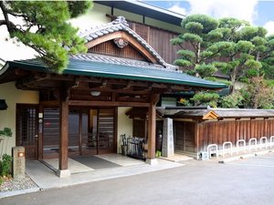 【外観】博多駅から20分◇福岡を代表する和の心を継ぐ宿◇