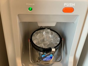 ◇製氷機◇9階コインランドリー内に設けております。