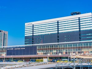 【当館から徒歩9分】新幹線が発着する大阪の玄関口。お土産やグルメが充実「新大阪駅」