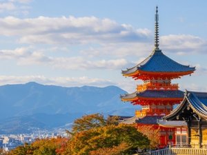 「清水寺」ホテルより約30分京都市営バス「四条烏丸」⇒「清水道」下車し徒歩10分