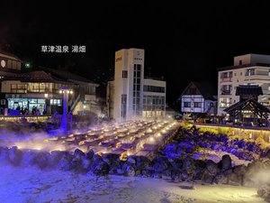 ライトアップした湯畑