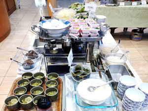 ・【朝食】朝の光が差し込むレストランで、バラエティ豊かなビュッフェを満喫!