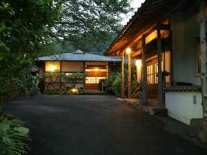 �y������:�o�_�z�͂������c����