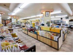 館内お土産コーナーでは地元物産品を多く取り揃えています♪