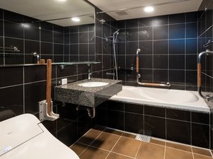 ���f���b�N�X�c�C���@�o�X���[�������ɒi���̂Ȃ��o���A�t���[�Ή��ƂȂ��Ă���܂��B