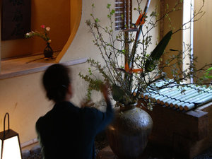 ●床の間をはじめ宿の至る所に季節の花をいけております