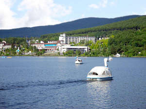 夏の平均気温22.8度の白樺湖は東京・名古屋から車で3時間30分とアクセス抜群。