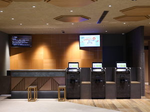 ◆フロントカウンター 自動チェックイン機を3台ご用意しております。