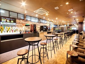 【3Fラウンジ】湯上がりの休憩や仕事の作業スペースなどご自由に利用ください!