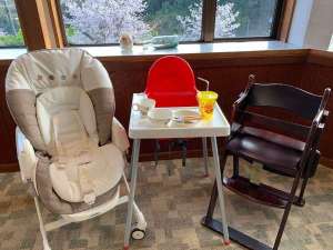 食堂のお子様イスは年齢別にご用意♪※数に限りがございます。