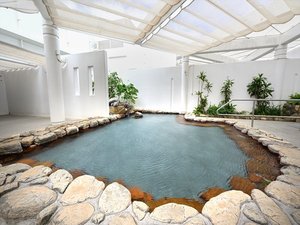 露天岩風呂南国の風が心地よい開放感ある露天風呂