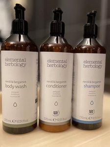 シャンプーボトル