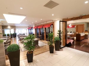 レストラン「ブラッスリーローリエ」