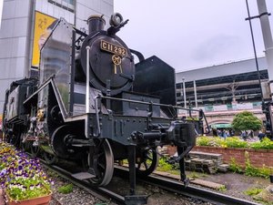【当館から徒歩2分】新橋駅前のシンボル。待ち合わせや憩いの場として親しまれている「SL広場」