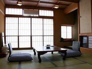 【客室】日本一の清流あらかわを望むつつじの間(BT)