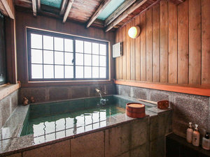 #【紫陽花の湯】石造りの浴槽・畳敷の洗い場の貸切風呂です
