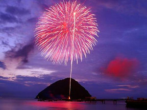 当館からの眺め(一例)〜浅虫温泉花火大会。詳細日程はお問い合わせください