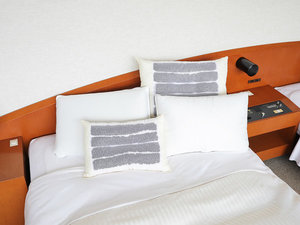 【無料貸出】心地よい眠りのために、貸出用枕をご用意しております。ぜひお気軽にご利用ください。