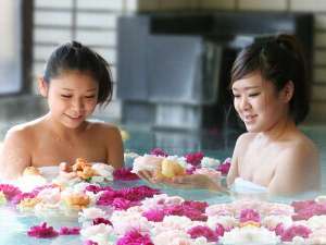 女性限定バラ風呂（15:00～22:00）バラは自家栽培のバラをお入れてます