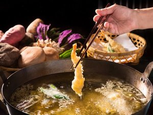 オープンキッチンで熱々揚げたての旬の天婦羅をお好きなだけお召し上がりいただけます。
