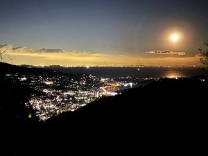 徒歩200mで相模湾の夜景が望めます