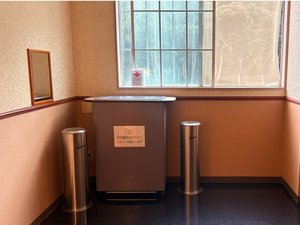 館内喫煙所(3Fエレベーター降りて左側)