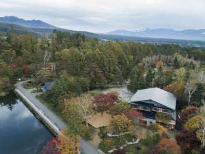 �{�݂���󂩂璭�߂��O�ς̗l�q