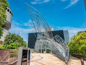 【当館から徒歩で約10分】国立国際美術館