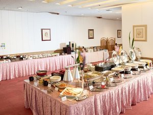 【朝食|和洋バイキング】品数豊富なメニューが勢揃い。広々とした会場で清々しい一日の始まりを。