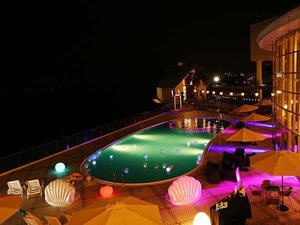 ナイトプール(7/3・4・10・11・17・18・19・24・25・31・8/1・7〜15)19:00〜21:00※無料