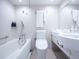 バスルームを順次リニューアルしております。客室により新旧のバスルームがございます。