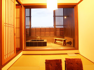 �哯�K�[�f���z�e�����̎R���]�[�g�̎{�ݎʐ^1