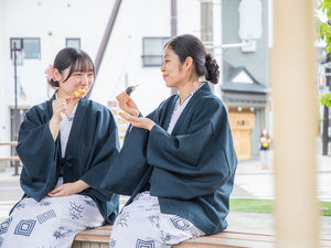 【ご近所】足湯に浸かりながら、お団子を食べるのも楽しい♪