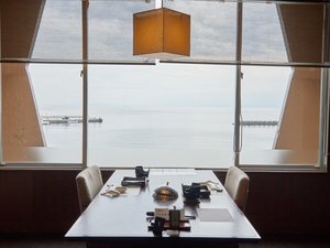 【お食事処・共楽】海側半個室席☆7階露天風呂付き特別和洋室のプランでご利用いただけます♪