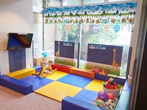 お子様連れに嬉しい、キッズスペースを完備。海で遊んだ後に、是非!