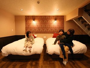 ���C�����X�C�[�g�@�Ƒ��ŉ߂����ґ򎞊�