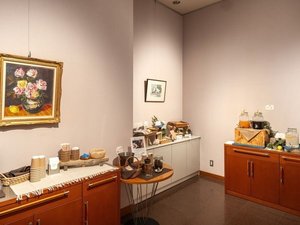 ■ギャラリー(山の手cafe)|ギャラリースペース内に旅の合間にほっと一息つける心安らぐ空間をご用意