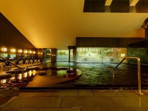 大浴場|広々とした湯船でゆったりと湯浴みを