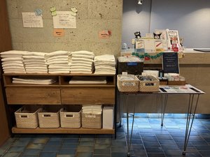 ■アメニティコーナー■ロビーにてカミソリ、コーム、ナイトウェアその他アメニティをご用意しております。
