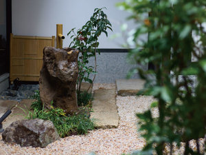 古の時代から残る風景や暮らし、音や香りに心癒されるひととき。