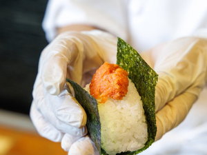 具材たっぷりのおにぎり