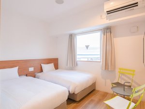 【ツインルームA】階層によっては海を望むことができます。