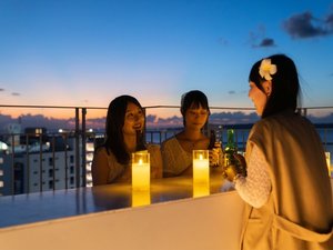 【ルーフトップテラス】ご利用イメージそれぞれのお時間をお楽しみください。