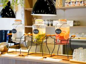 GR.YONAGO CAFE名物「デトックスウォーター」。ダイエットに効果があると言われています。